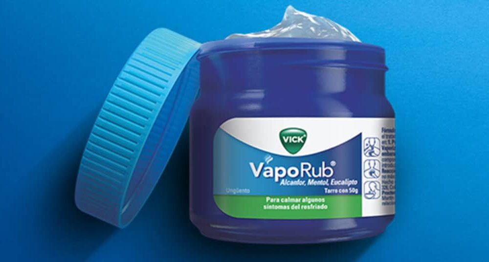 Vicks Vaporub y fútbol, la última moda viral que puede ser peligrosa